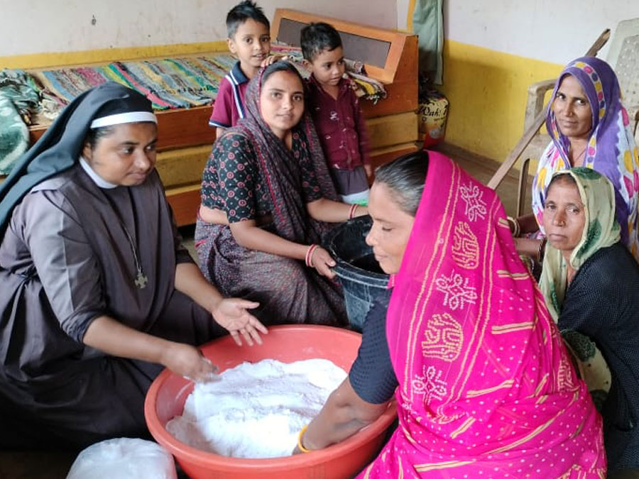 Social work at Jelana